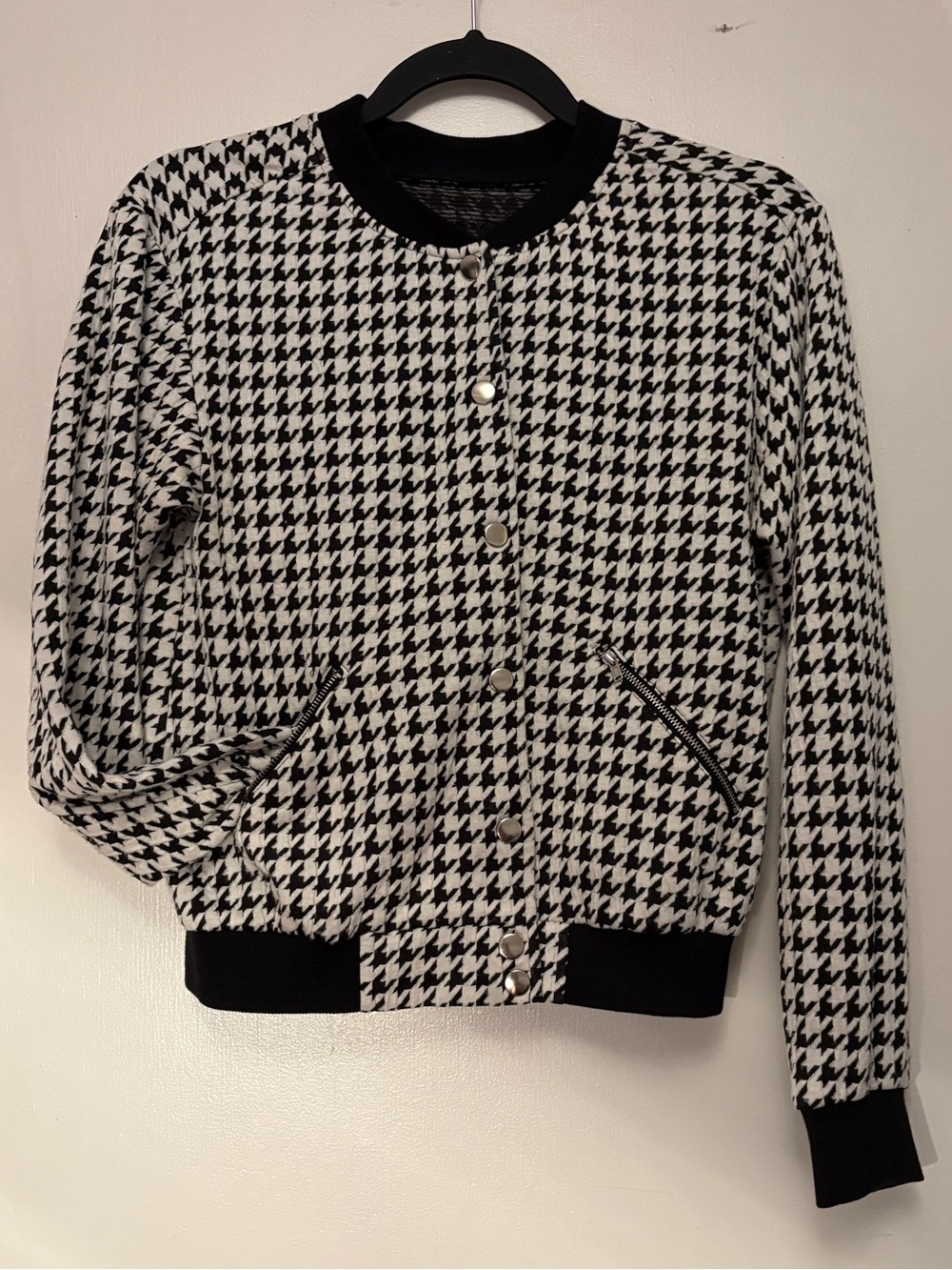 π₯π2/$15 π₯ houndstooth black and white light super soft jacket